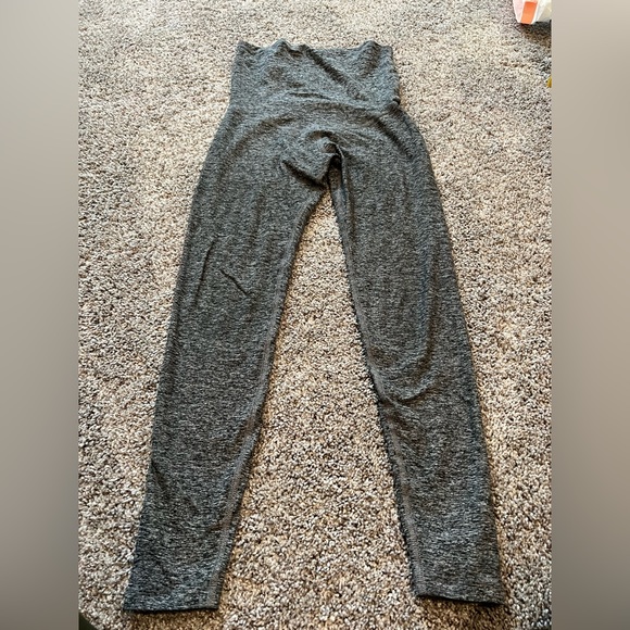 Beyond the Bump Pants - GUC Beyond Yoga Spacedye Love the bump midi maternity legging in Heather gray S
